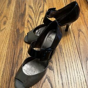 Peep toe Mary Jane Pumps